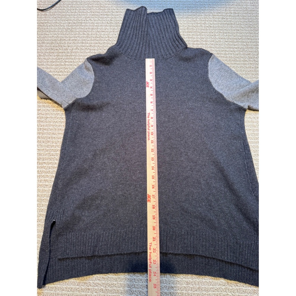 Vince Colorblock Turtleneck Sweater Womens L Gray Cream Wool Blend Knit Cozy - Picture 8 of 8